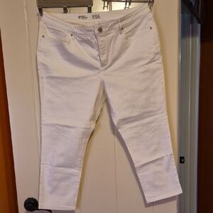 a.n.a Women's Cropped White Jeans